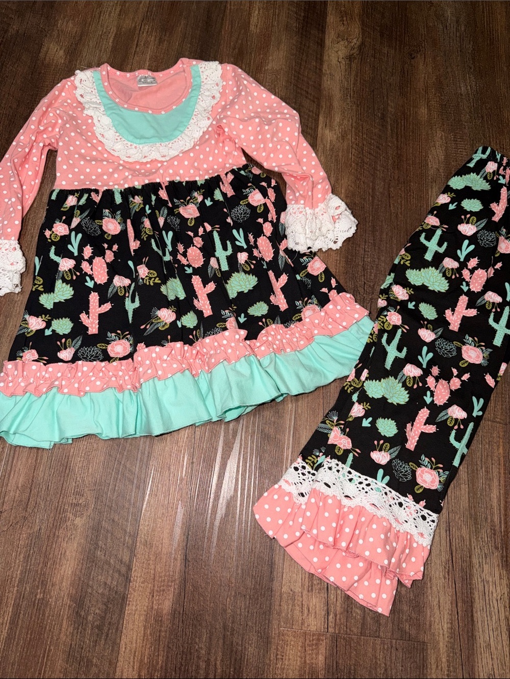Girls Boutique Cactus Dress with Leggings  size XL but fits a size 6/7 imo EUC